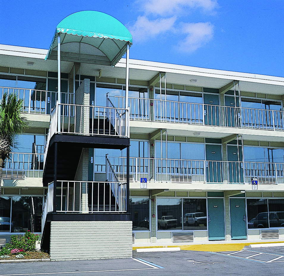 Success Story: Days Inn Maingate West & Solar Gard